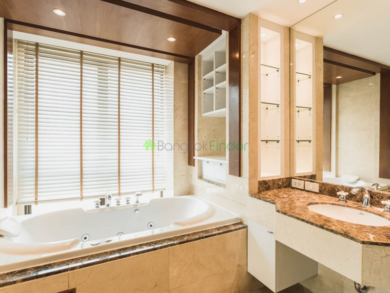 Chitlom, Ploenchit-Chidlom, Bangkok, Thailand, 5 Bedroom Bedrooms, 0 ,5 BathroomBathrooms,Penthouse,For Sale,Baan Navarang,Chitlom,5428